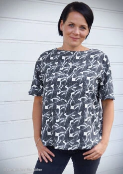 European Woven Viscose, Oeko-Tex, Dark Navy Monstera 7 European Woven Viscose, Oeko-Tex, Dark Navy Monstera -Tailor Supplies Sales 2024 6612 3