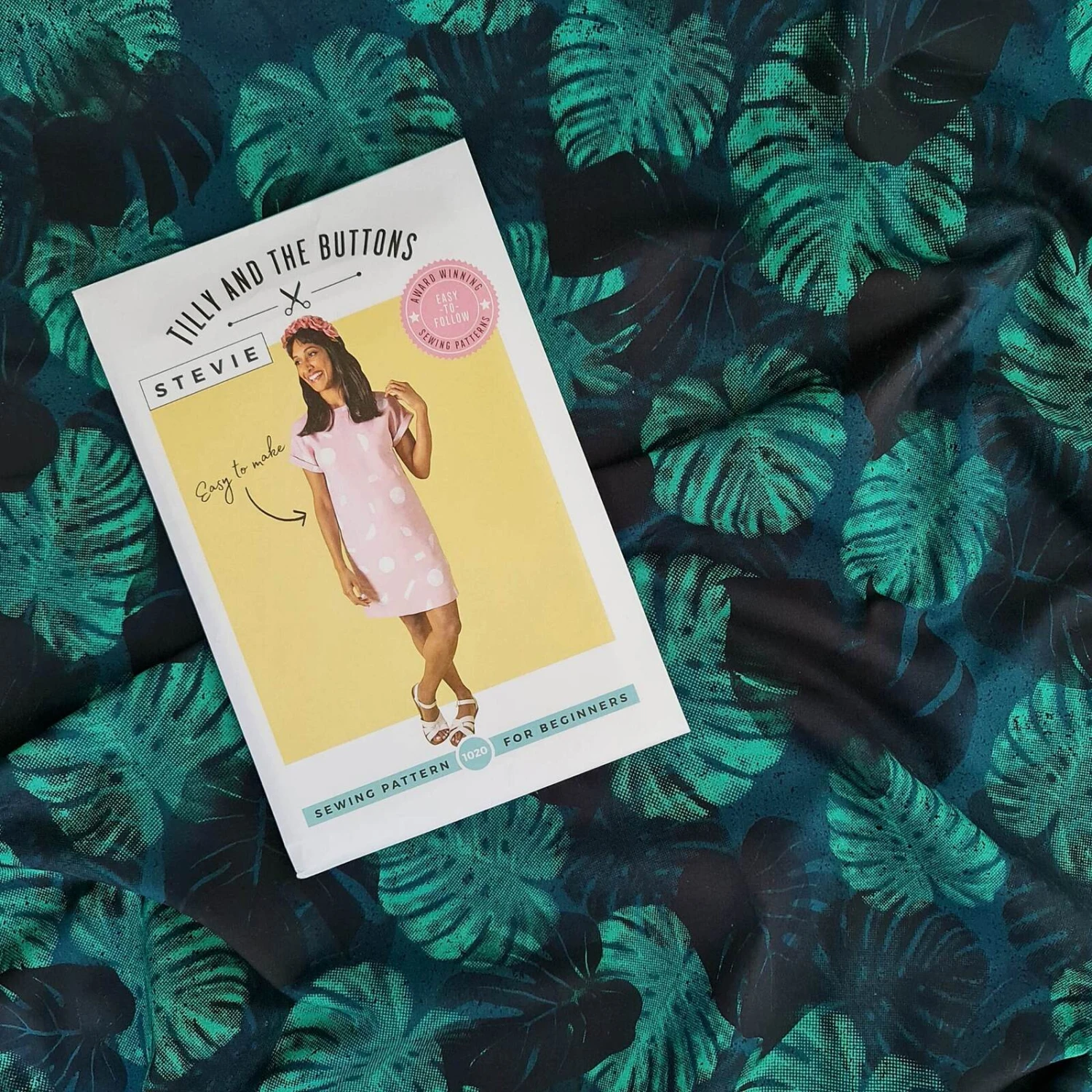 European Lightweight Woven Cotton, Oeko-Tex, Jungle Leaves Green 2 European Lightweight Woven Cotton, Oeko-Tex, Jungle Leaves Green - Image 2