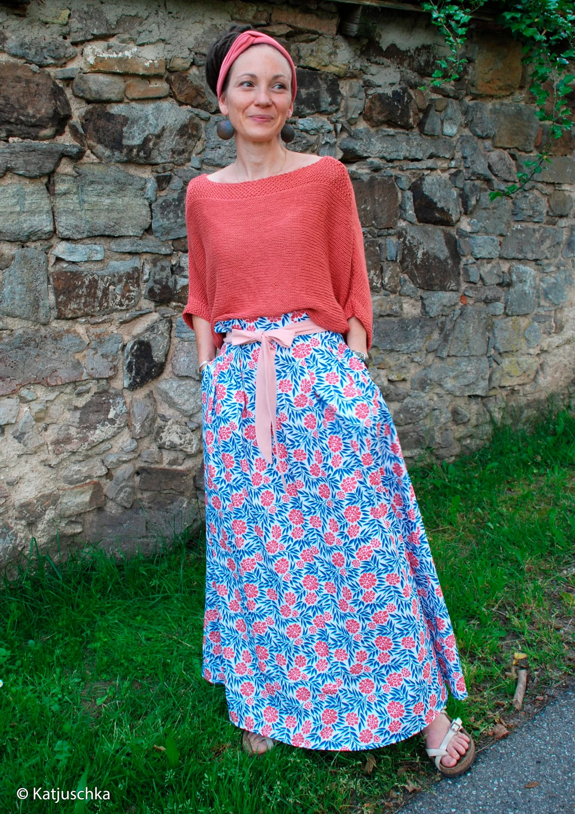 European Lightweight Woven Cotton, Oeko-Tex, Flowers Red Blue 3 European Lightweight Woven Cotton, Oeko-Tex, Flowers Red Blue - Image 3