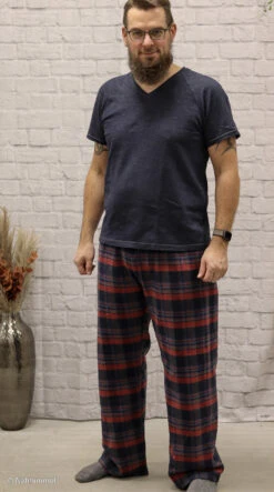 *REMNANT 2 PIECE* European Cotton Flannel, Navy/Red Plaid -Tailor Supplies Sales 2024 9078 4